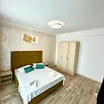 Summerland Seaview Penthouse Mamaia