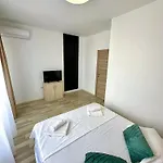 Summerland Seaview Penthouse Mamaia