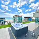 Summerland Seaview Penthouse * Mamaia