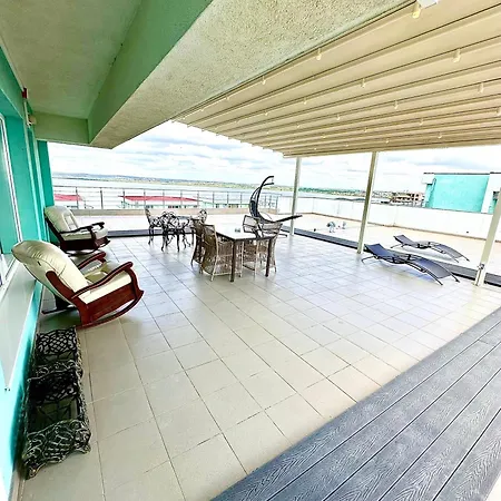 Summerland Seaview Penthouse Appartamento