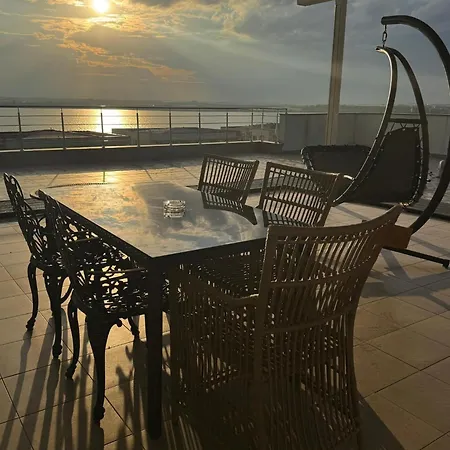 Summerland Seaview Penthouse Appartamento *