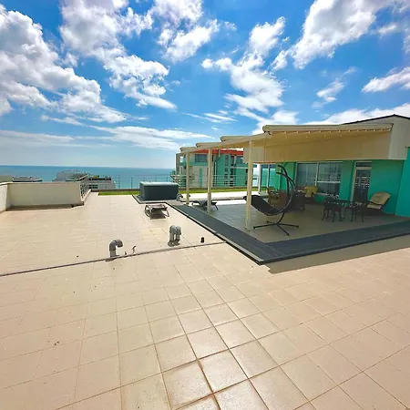 Summerland Seaview Penthouse * Mamaia