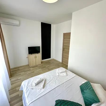 Summerland Seaview Penthouse Mamaia