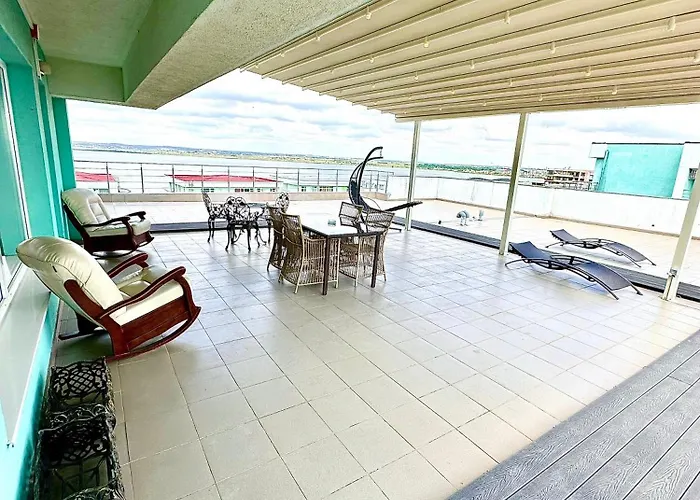 Summerland Seaview Penthouse Appartamento