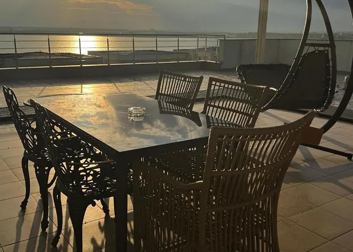 Summerland Seaview Penthouse Appartamento *