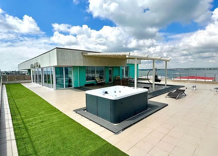 Summerland Seaview Penthouse Appartamento