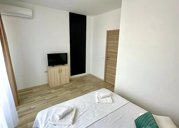 Summerland Seaview Penthouse Mamaia