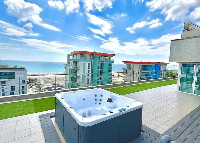 Summerland Seaview Penthouse * Mamaia